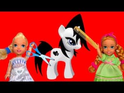 Elsa and Anna toddlers style the ponies at the salon part 5
