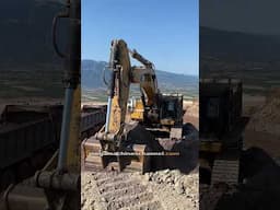 Caterpillar Earthmoving Machines In Action!