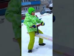 Schneeabenteuer ❄️ Bauchlandung auf der Rutsche – Winterspaß für Kinder! #kindervideo