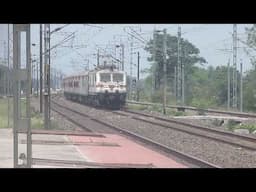 SHRILL HONKING 130 KMPH GARBHA EXPRESS BOLTS PAST MADHUSUDHANPUR