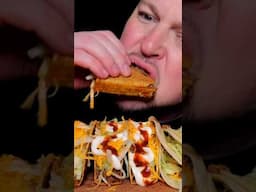 SO JUICY 💦 🌮 #tacobell #mukbang #food #eatingsounds #eating #fastfood #blackenedranch