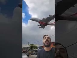 A380 da Emirates, o maior avião do mundo passando perto em São Paulo    #shorts #aviação #emirates