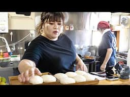 たこ焼き女将が営む素朴なたこ焼き屋に常連客が殺到！女性スタッフが活躍する関西グルメ６選丨Street Food in Japan: Takoyaki