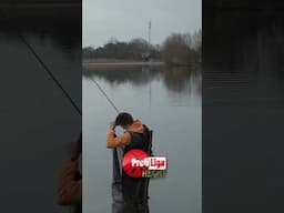 Er kann es kaum fassen! 🎣