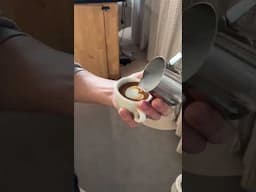 Now THAT is impressive... 😳 latte art one handed?!
