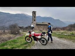 XT350 en los Alpes atrochando en invierno