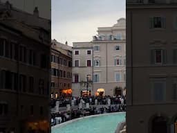 The crowds at Trevi Fountain #shorts #rome #roma #italy #romeattractions #trevifountain #trevi