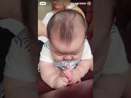 si gemes isap jempol