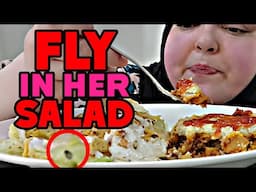 foodie beauty LETS A FLY EAT HER SALAD & TOO CHEAP TO GET A PHONE STAND - mukbang reaction