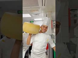 Itna bda parmesan cheese kabhi dekha hai? 😀
