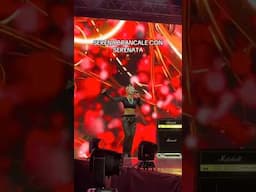 SERENATA, UNA SERENATA, UNA SERENATA NON SOTTO CASA MIA 💃💃 @serenabrancaleofficial #SerenaBrancale