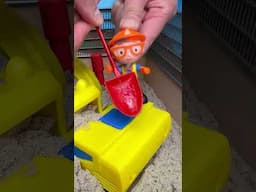OH MY GOD WHAT IS THAT ?? - Find out With Blippi
