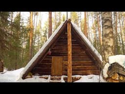 CABIN LIFE. A MAN BUILDS A SAUNA OUT OF LOGS. THE CABIN PROTECTS FROM STRONG WINDS!