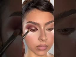 Dramatic eyes, fluttery lashes, and rich brown shadows 👁️✨ Credit: @dafineneziri