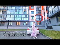 Tiny Russian Apartment 18m² 🐶 with Two Dogs (20 km from Moscow) Could You Live Here?