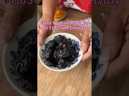 This dried fruit can make your bones stronger !! Prunes from Chile, naturally sweet & good for gut