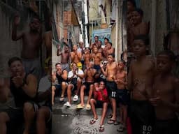 Mc Th, mc brinquedo, mc Max, mc tikao e mc orelha “Os Gângsters” vai vendo.