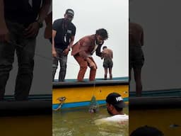 Rs 1,00,000  found in sea to a fisherman