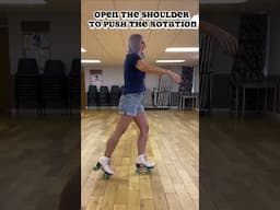 Roller Skating Dribble Turn #rollerskating #skating #rollerskates #rollerskate #tutorial