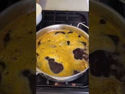 NEVER DO THIS TO YOUR POT | HOW TO CLEAN YOUR BURNT POT WITHOUT SCRATCH #shortsafrica #youtubechamps