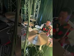 SOUNDCHECKING !!!!