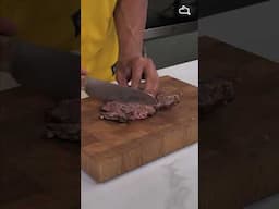 Entrecôte fondante, frites maison et sauce au poivre 🤤