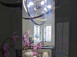 Spring Home Tour Elevate Your Decor With Fresh Blooms #springdecorating #cottagechic #farmhousechic