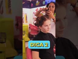 Cuidar e valorizar a beleza dos cabelos cacheados começa desde cedo.