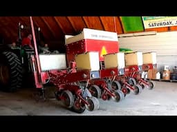 How Does A Corn Planter Work? Case International 900 Cyclo Air Corn Planter!