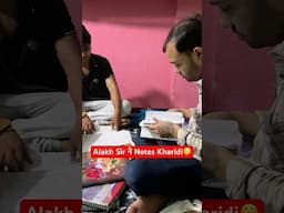 Alakh Sir बच्चे से Notes ख़रीदे🤫 | #shorts #physicswallah #alakhsir #neet #neet2025 #pw #jharkhand