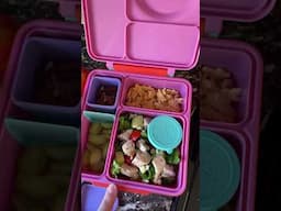 What’s in my 2nd Grader’s Lunchbox| Tres Chic Mama #lunchboxideaskids #shortvideo