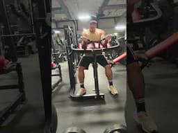 Preacher Curl Machine 💪