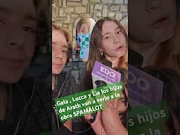 Gala , Lucca y Lia los hijos de Arath van a verlo a la obra SPAMALOT
