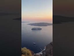 Santorini sunsets are simply the perfect way to end a Mediterranean day 🌅 #santorini #sunset