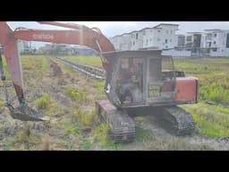 EXCAVATOR HITACHI BUCKET V BERGERAK NAK KOREK PARIT BENDANG SAWAH PADI