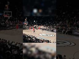 How to use a wide lenses to capture atmosphere at a 🏀 game
