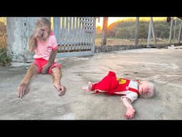 Heartbreaking moment 😢CUTIS cried in pain when baby monkey attacked by stranger