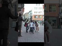 HAHAHA HE IS ALIVE ALIVE  🤣😂🤪 #statueprank#funny #ytshort