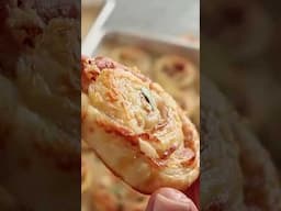 ¿Tienes hojaldre? 😋 Rollitos de Jamón y Queso. Receta completa en mi canal ♥️ #recetas