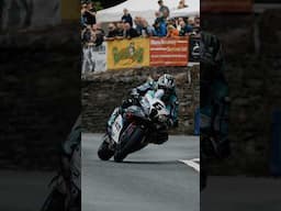 Michael Dunlop looking sharp in Superbike TT Race 1 👀 @TTRacesOfficial