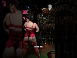 Bask in the glory ofthe alluring Vivien Rose 🌹! #liveart #dance #burlesque