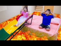 Lava Everywhere! How Jolie and Johnny Use Teamwork to Escape ?