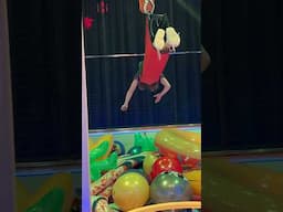 HUMAN CLAW MACHINE 😱🤭 @agset211 @HallieOnStage114 #fun #arcade #clawmachine #trend #cute #omg