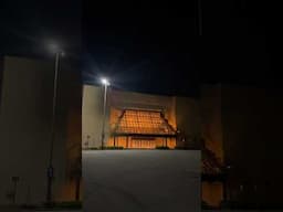 Creepy Malfunctioning Lights Outside Abandoned Department Store