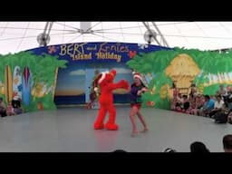 Elmo - "Rocking around the Xmas Tree"