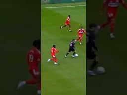Lionel Messi Magistral Dribble vs 4 Players 13/04/2025