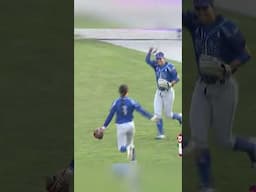 🇮🇹 Erika Piancastelli makes a fantastic catch during the WBSC Women's Softball World Cup in 2023!