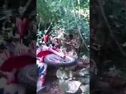 Como é o nome dessa manobra na trilha de moto kkk, cometa ai