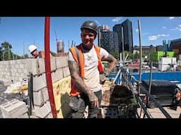 Working with a legend 👊🏻#brickaying #brickwork #bricklayer