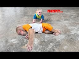 Oh no! Baby monkey cried loudly calling mom when Cutis motionless